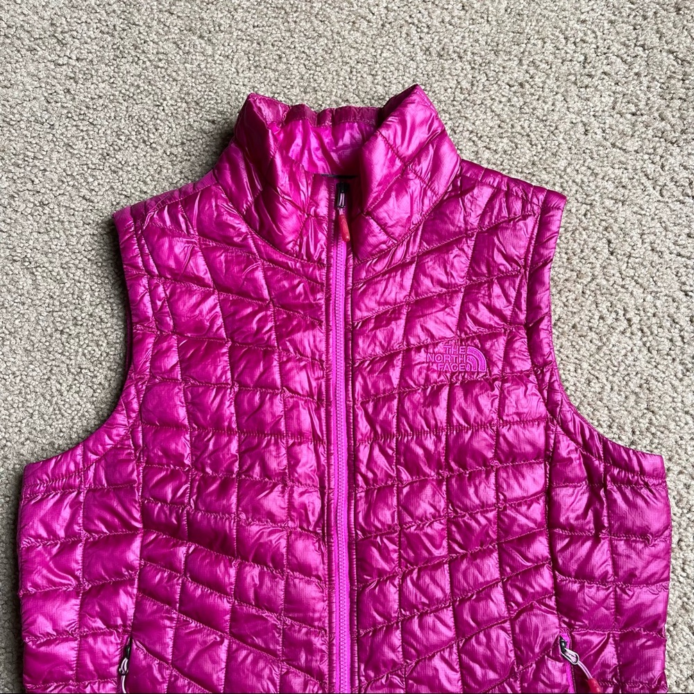 The North Face W THERMOBALL Vest Sz M In Dramatic Plum - Picture 5 of 10